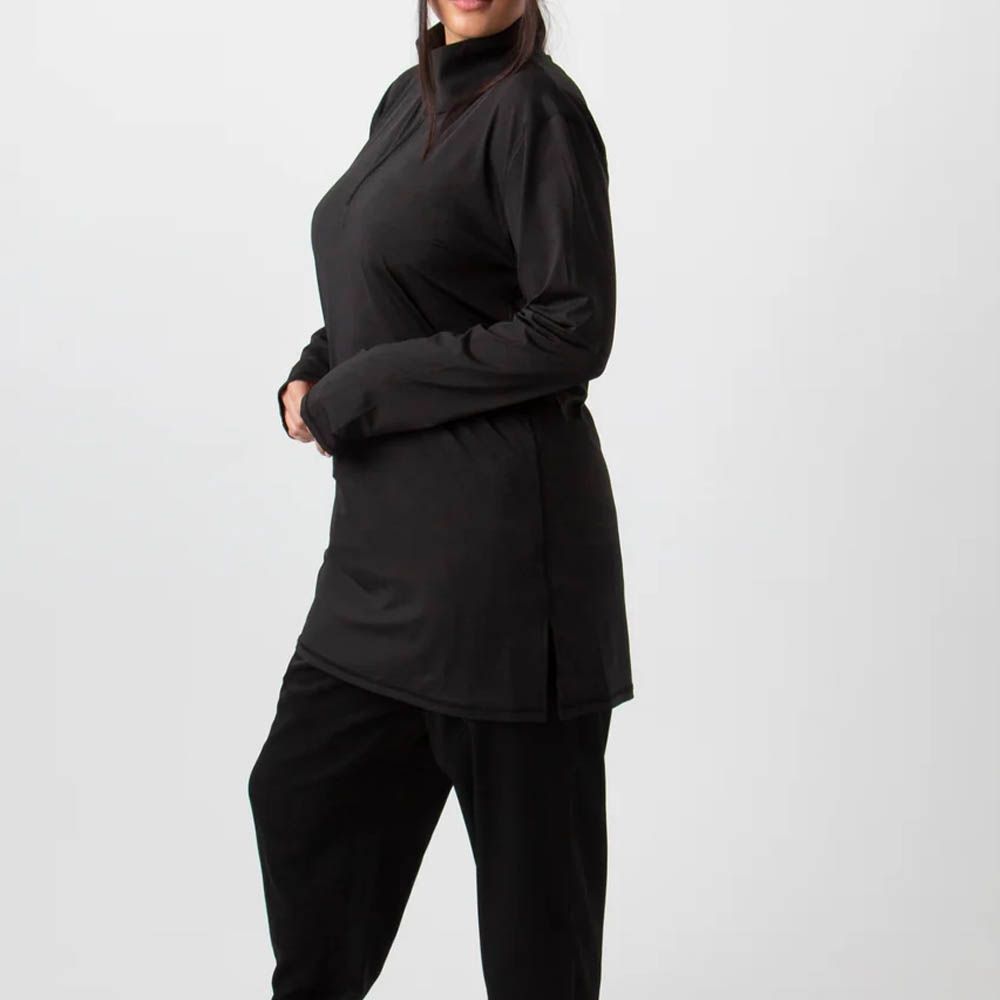 Tailored Fit Top With Slits For Elegance And Functionality